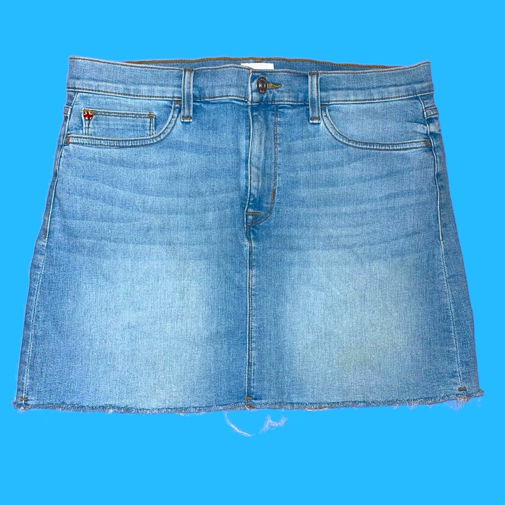 #18- NWOT HUDSON VIVID FRAY HEM DENIM MINISKIRT IN PROPHECY, SIZE 31